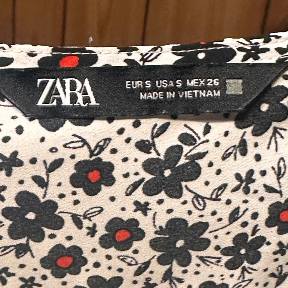 Zara Monochrome Floral Puff Sleeve Blouse